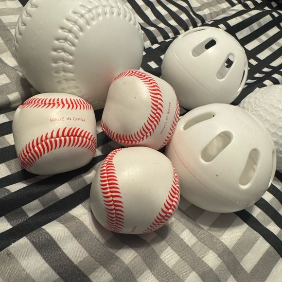 Kids Plastic Baseball Bat & Ball Set – 11-Piece Backyard Sports Kit. - Picture 7 of 11